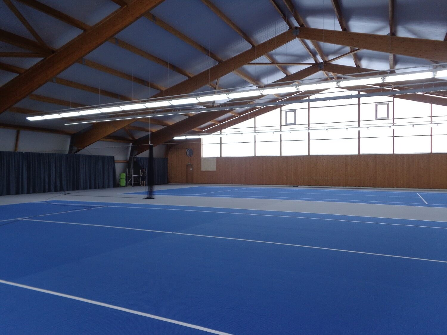 Die Sanierung der 3-Feld Tennishalle abeschlossen.