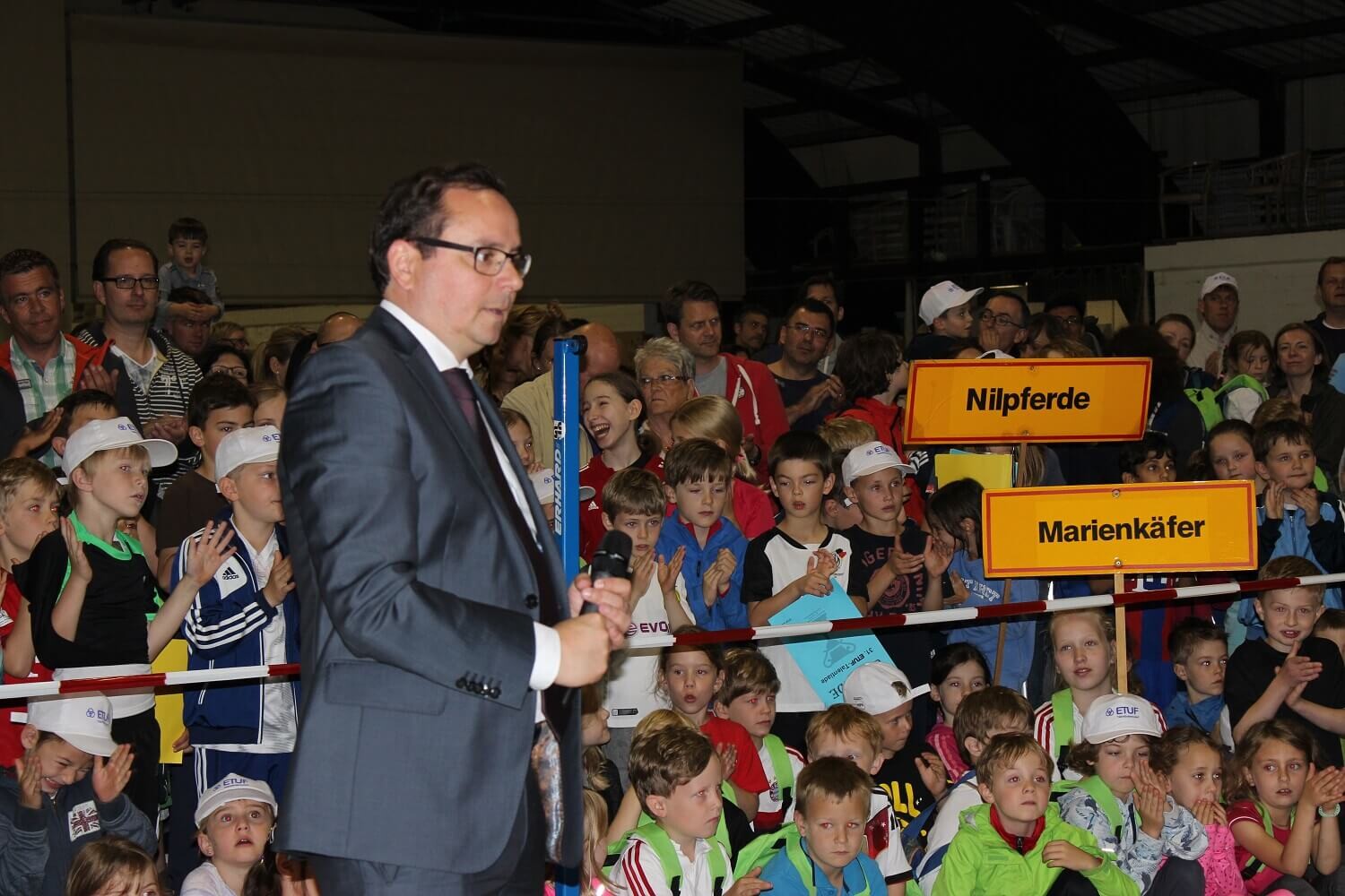Der Oberb&uuml;rgermeister der Stadt Essen besucht die ETUF Kinder-Talentiade.