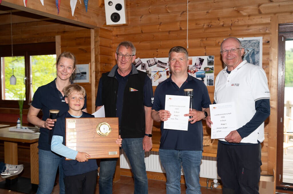 Christoph Zander mit seiner Crew Isabel, Flynn und Marcel Barie werden Landesmeister NRW in der H-Boot Klasse 2026.
